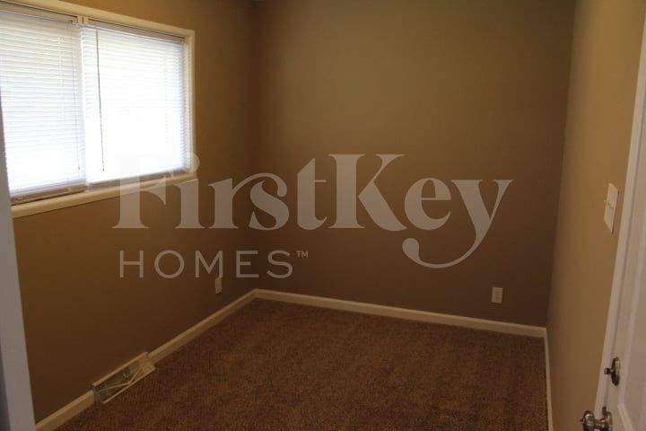 Building Photo - 243 Tracy Rd