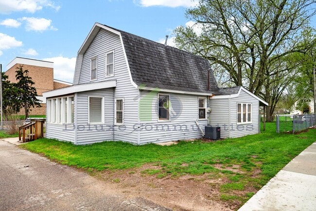 Building Photo - 3 Bedroom Single Family Home- Wyoming- Completely Remodeled!!!