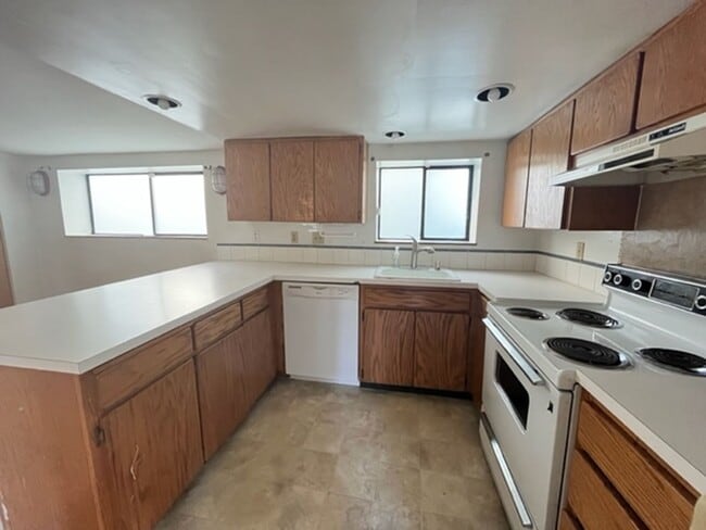 Building Photo - 5411COLBYAVE