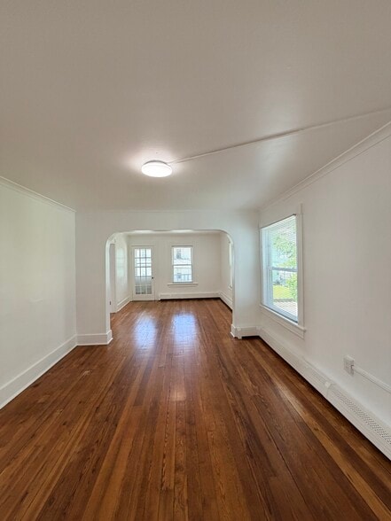 Building Photo - 37 Maud St