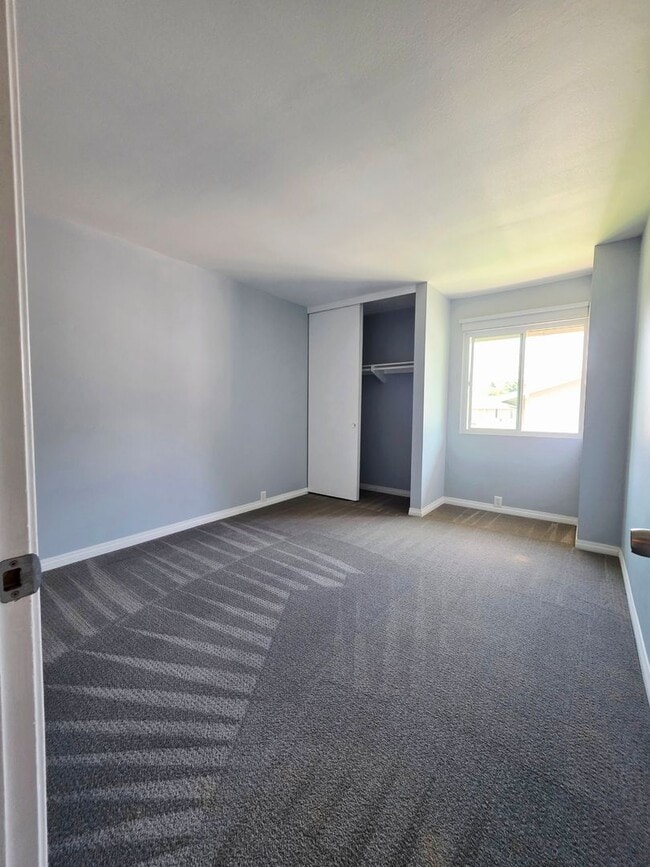 Building Photo - Updated 3 bed 2.5 bath home in Playmor – The Heart of UTC!