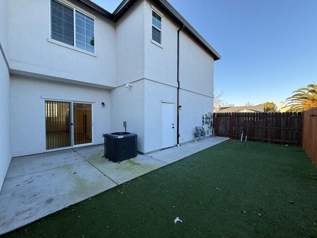 Building Photo - 8461001/85