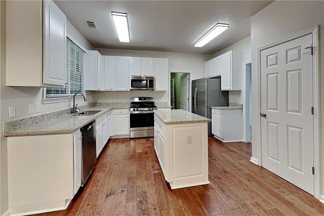 Building Photo - 1013 Camden Ln