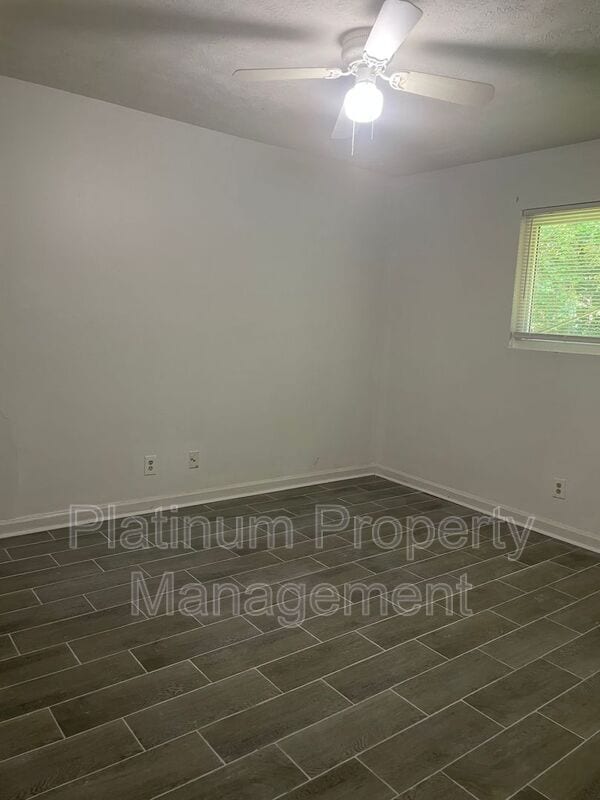 Building Photo - 543 Springwood Dr