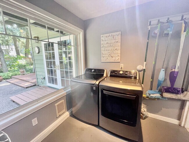 Building Photo - Tastefully Updated Home with a Beautifully...