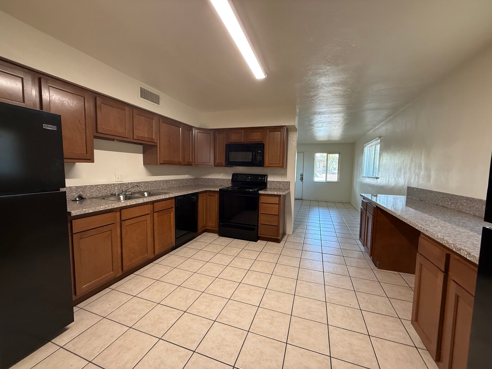 Building Photo - 1401 E Lee St