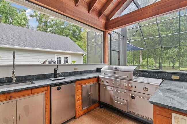 Building Photo - 2506 SW 9th Dr