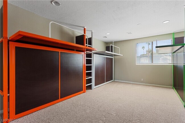 Building Photo - 908 Vegas Valley Dr