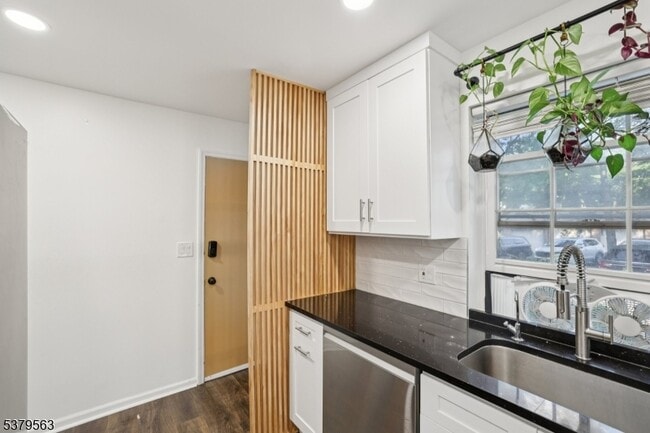 Building Photo - 14 B Lakeside Dr