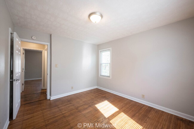 Building Photo - "Charming 2-Bedroom Retreat in Indianapoli...