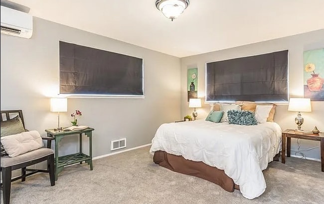 Building Photo - Remodeled 3BR Home Near DT Seattle – A/C, ...