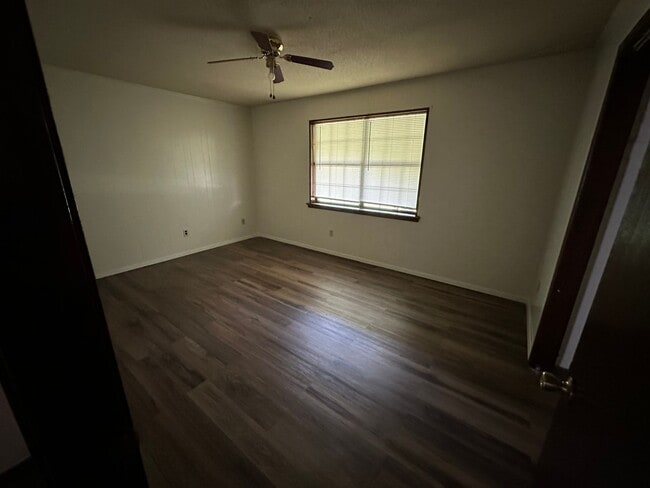 Building Photo - 401 W 19th St