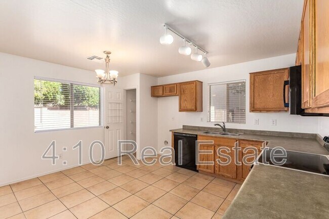 Building Photo - 2320 W Allens Peak Dr