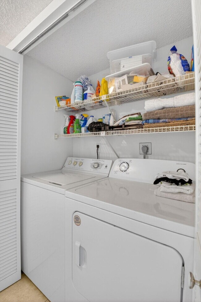 Building Photo - 7129 Promenade Dr