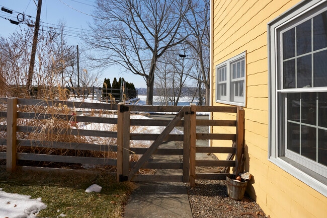 Building Photo - 41 Grinnell St