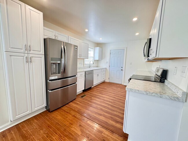 Building Photo - The Home You’ve Been Searching For!