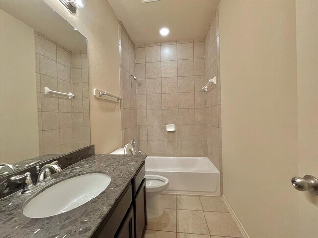 Building Photo - 18215 Amalfi Coast Dr
