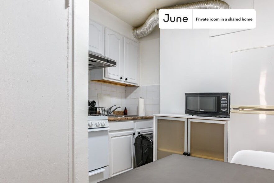 Building Photo - Room in Shared 3 bed/1 bath home in Lower East Side