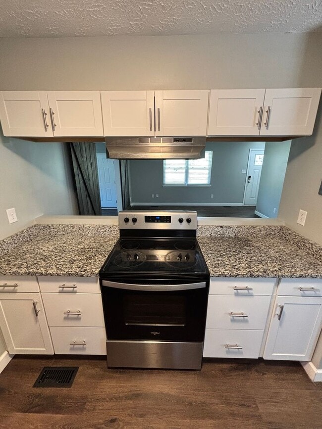 Building Photo - Spacious 3BR Rancher Near Washington Pike – Quiet Setting, Minutes to Downtown!