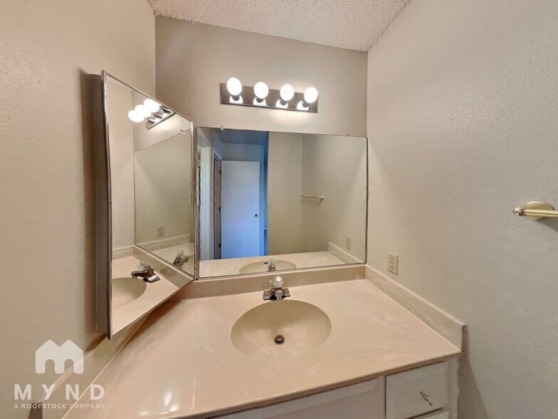 Building Photo - 3428 Ridgecrest Ct