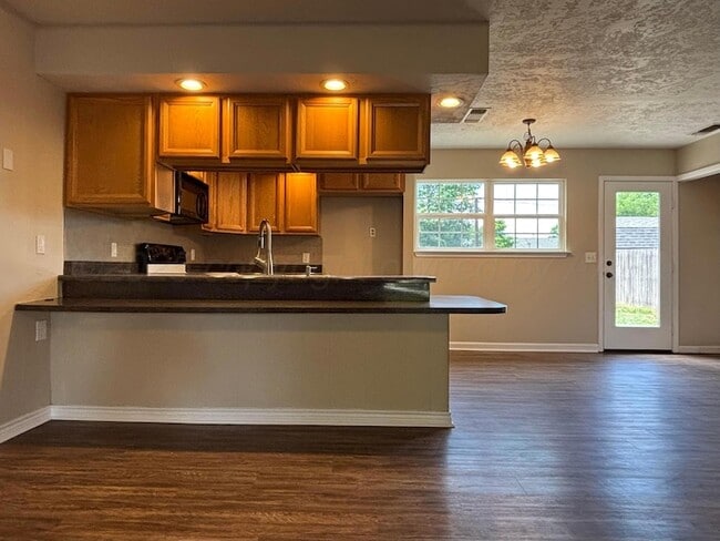 Building Photo - 5102 Benton Dr