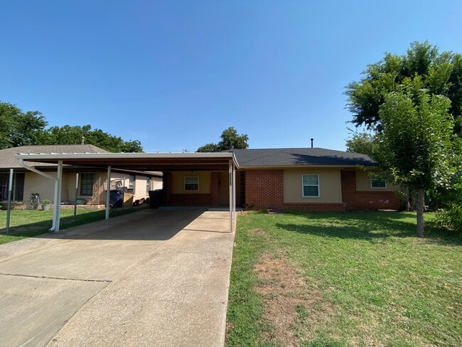 Building Photo - 2225 SW 60th St
