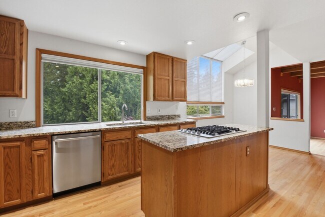 Building Photo - 4Bd/3.5Ba Sammamish House