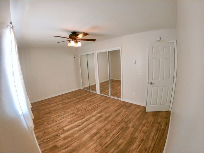 Building Photo - Newly Renovated 2-Bedroom, 1-Bathroom Unit!