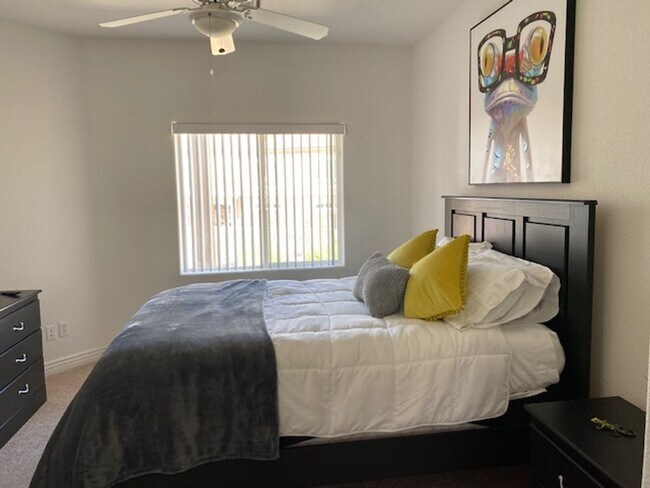Building Photo - 3 BR + Bonus, Fully furnished, Includes Ut...