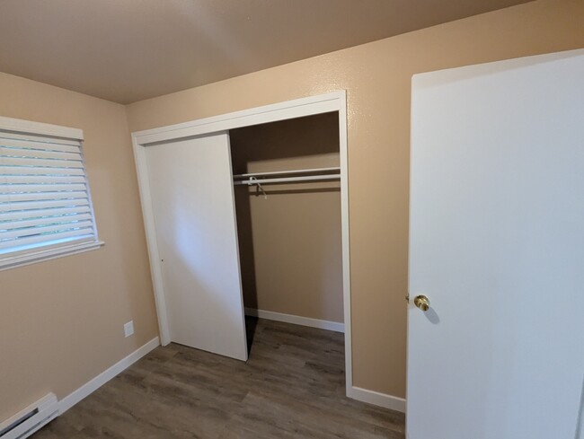 Room 1 Closet - 6115 W Beech St