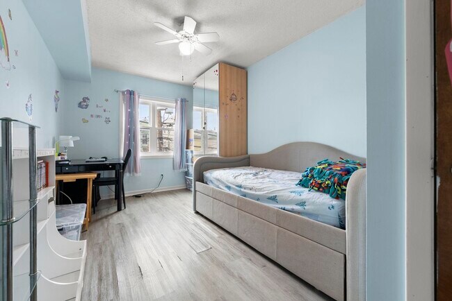 Building Photo - 77 W 17th St