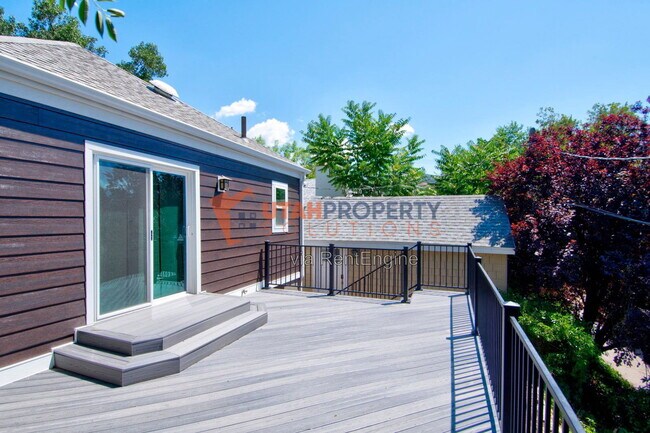 Building Photo - 684 East Ninth Avenue