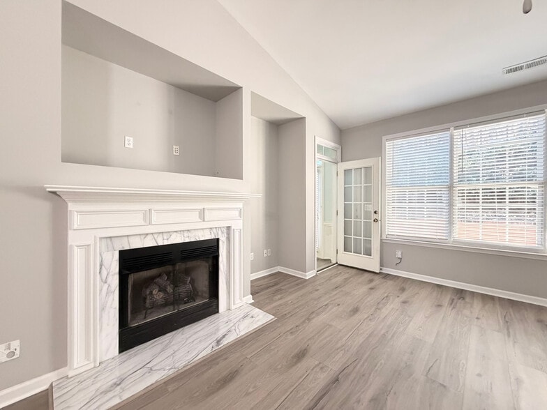 Building Photo - 10483 Dapping Dr