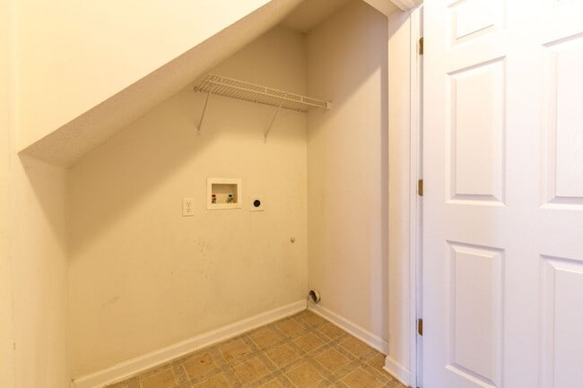 Building Photo - Move-In Ready 4 Bedroom Beauty in South Fulton!!