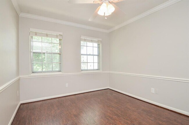 Building Photo - 940 Wycliffe Dr