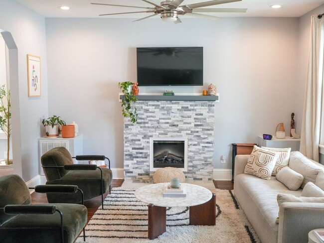 Building Photo - Renovated 3-Bedroom With Modern Amenities