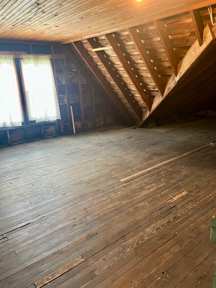 Building Photo - 625-627 Pleasant Ave