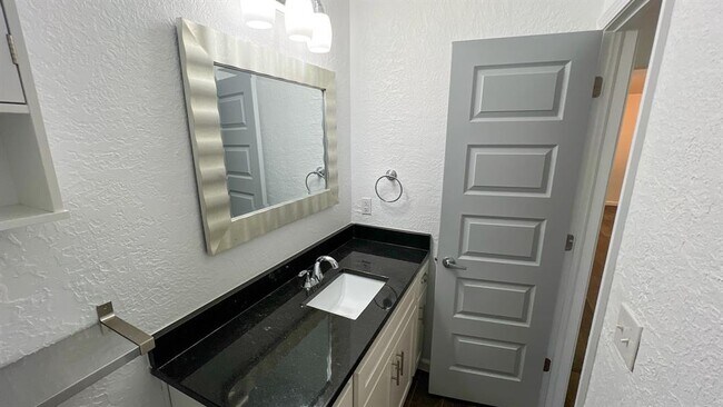 Building Photo - 8401 Azurewood Dr