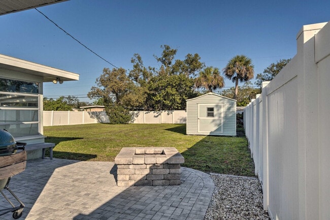 Building Photo - 1017 Pineland Ave