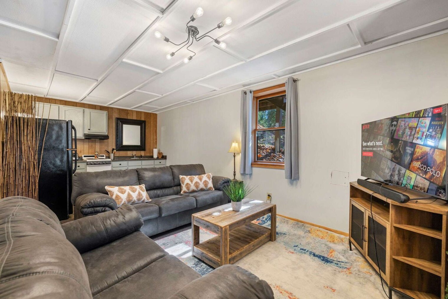 Building Photo - 161 Old Transylvania Turnpike