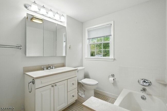 Building Photo - 49 Canoe Brook Pkwy