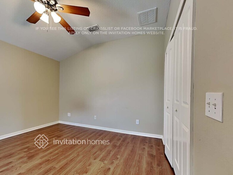 Building Photo - 10417 Meadow Spring Dr