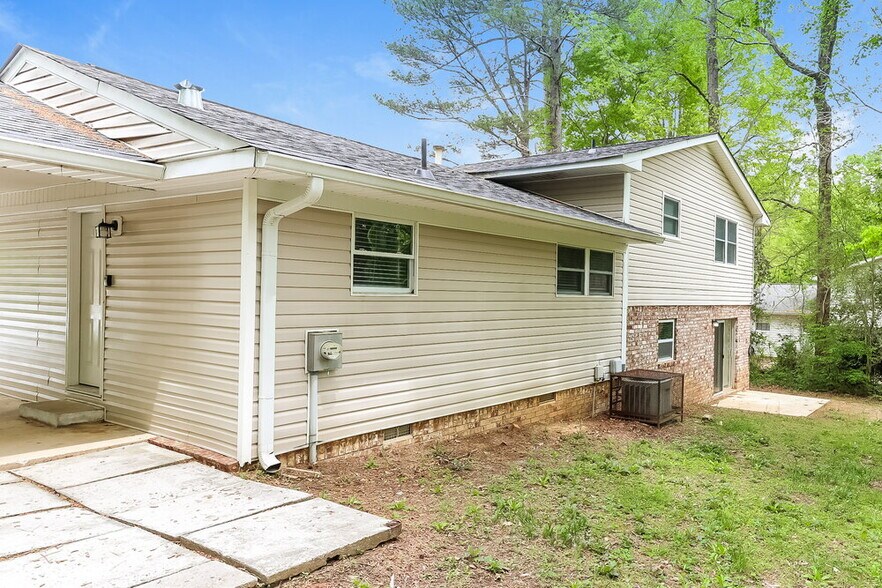 Building Photo - 446 Wexwood Dr