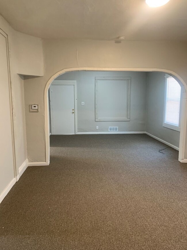 Building Photo - 1400 7th Ave