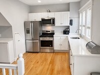 Building Photo - 323 Bainbridge St