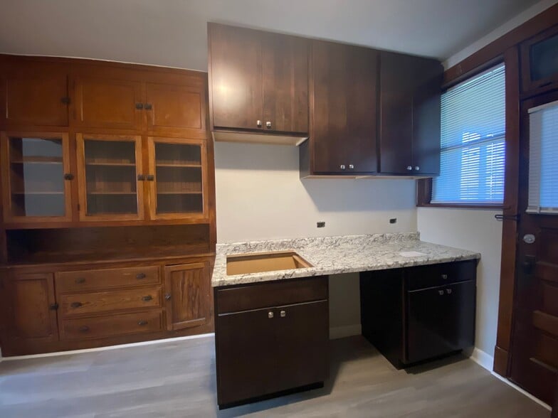 Building Photo - 2609 N Kostner Ave