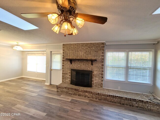 Building Photo - 2512 W 27th St