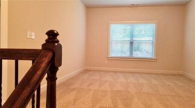 Building Photo - 235 Broadmoor Dr