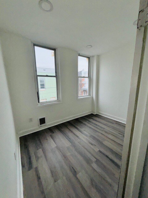 Building Photo - 2029 E Tioga St