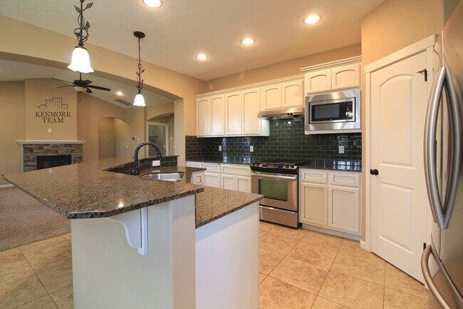 Building Photo - 3 Bed/2 Bath West Kennewick Home